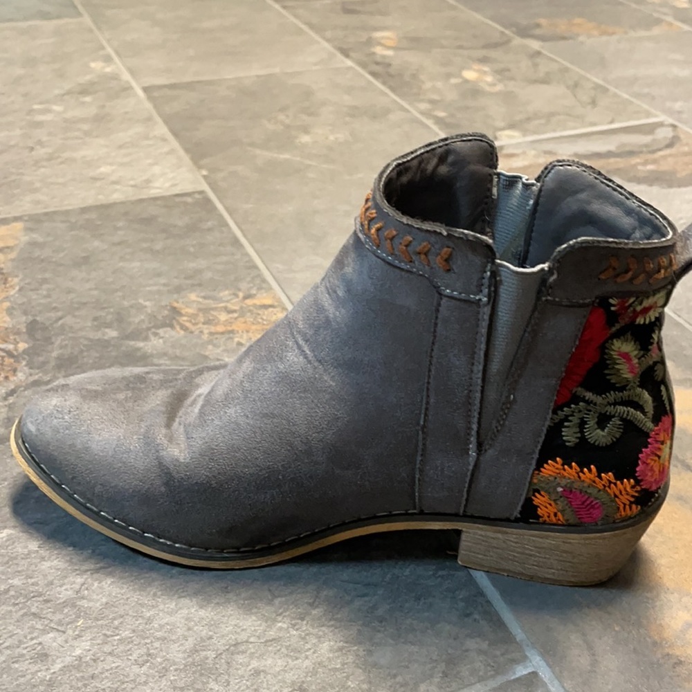 Embroidered booties - Picture 6 of 7